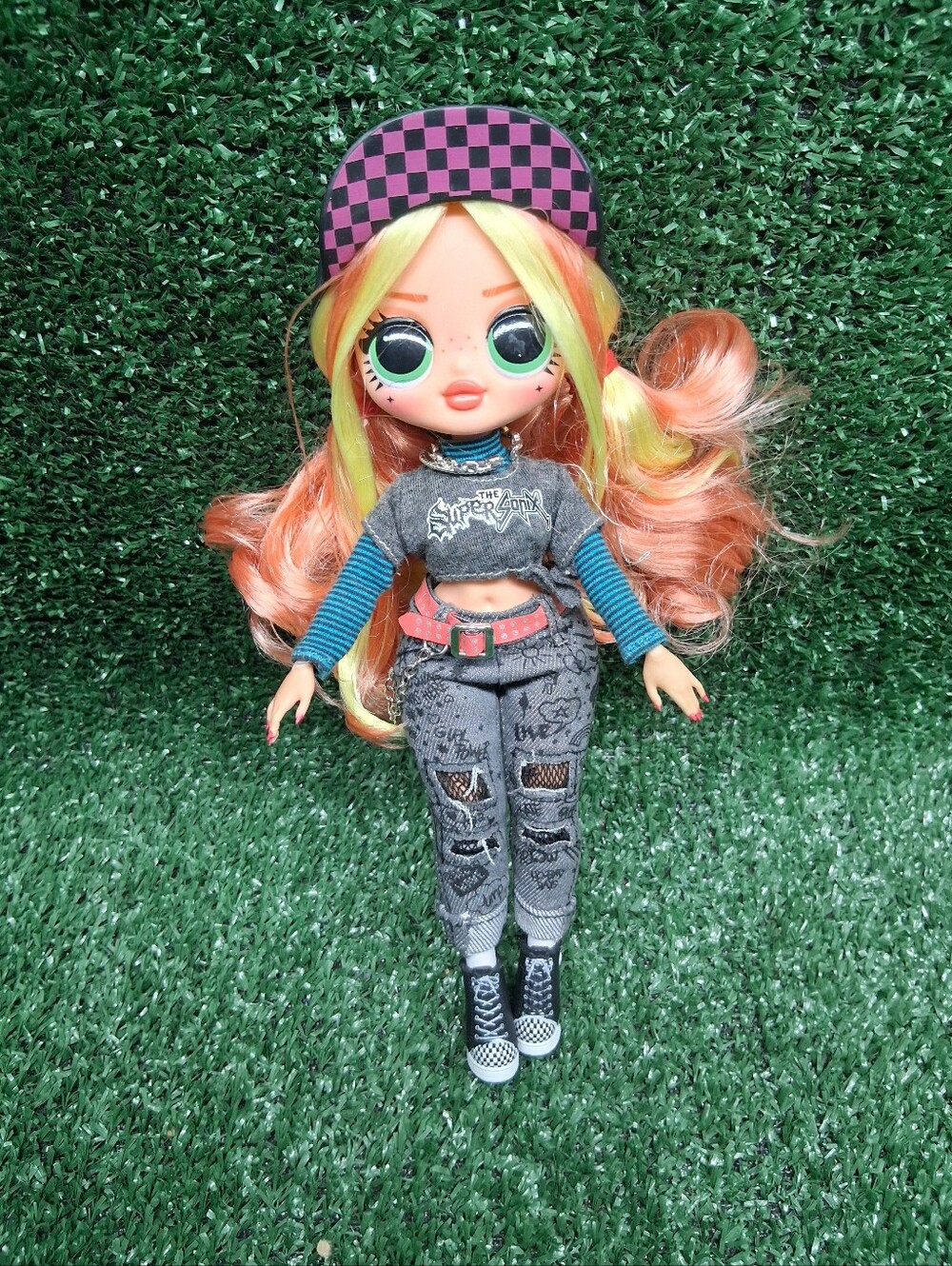 Doll, OMG doll, Girl w/orange and yellow hair, green eyes and gray outfit, 9 1/2